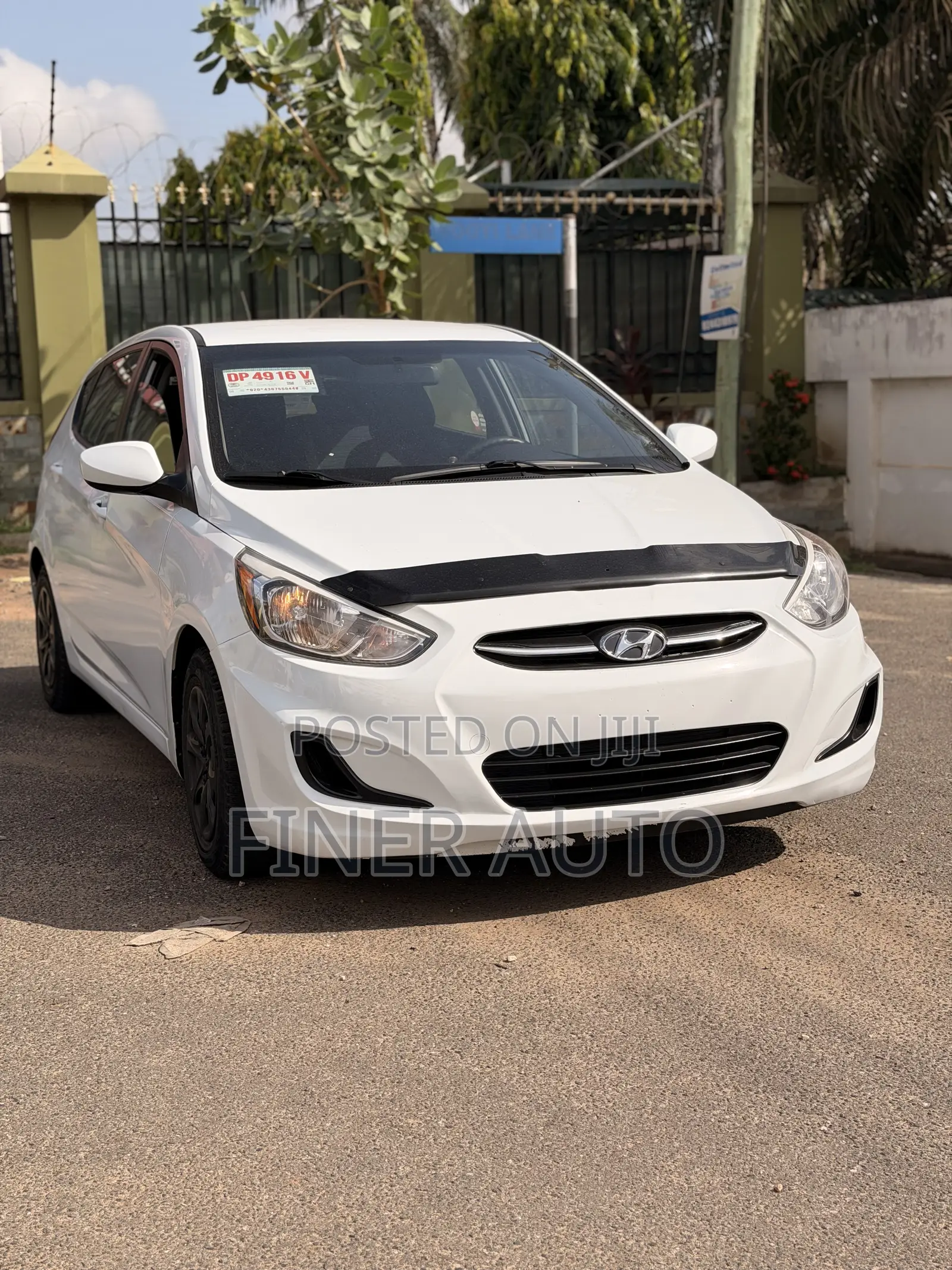 Hyundai Accent SE Hatchback 2017 White