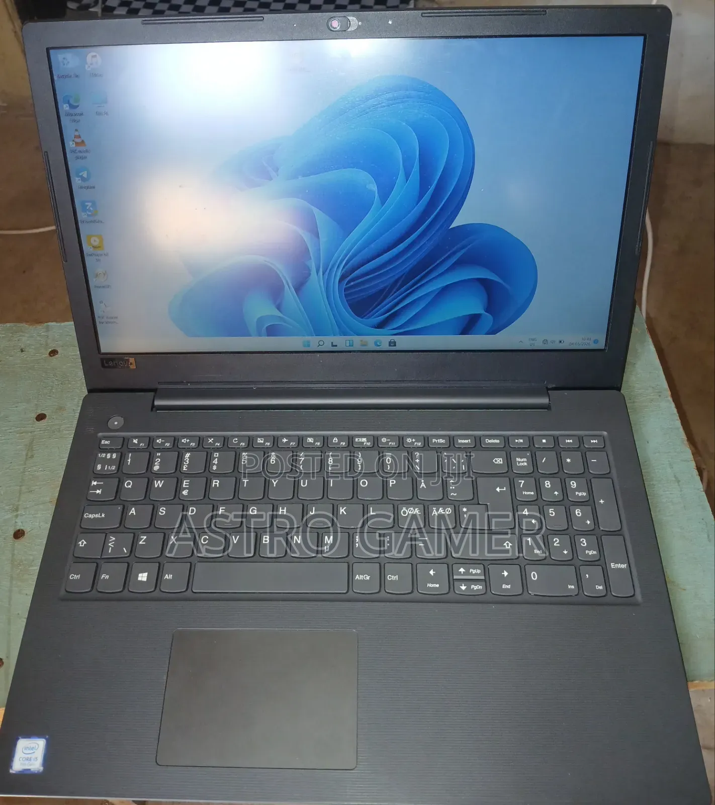 Laptop Lenovo V130-15IKB 8GB Intel Core i5 SSHD+SSD 256GB