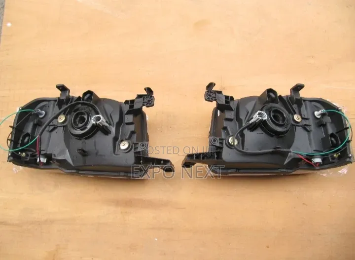 Nissan Hard Body D22 Headlight