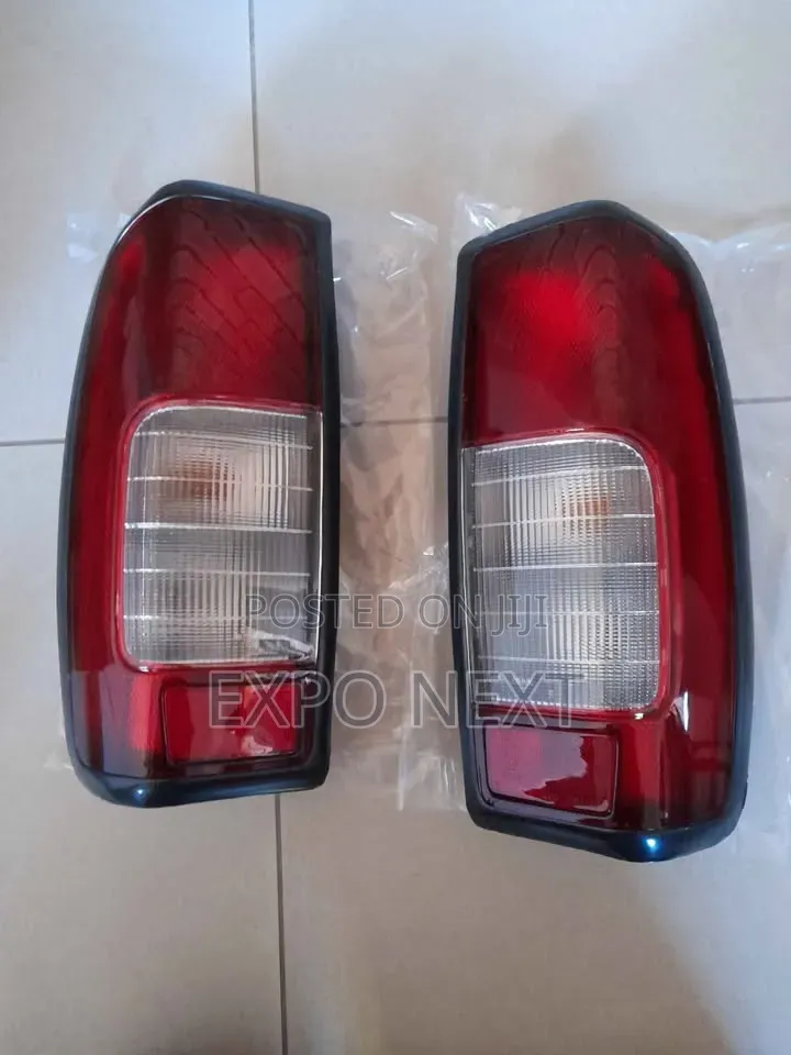 Nissan Hard Body D22 Tail Light