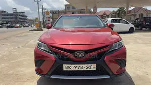 Toyota Camry SE FWD (2.5L 4cyl 8AM) 2018 Red