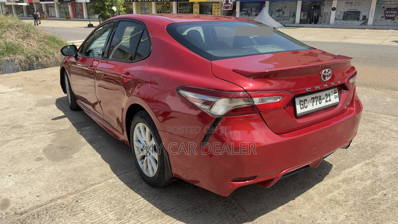 Toyota Camry SE FWD (2.5L 4cyl 8AM) 2018 Red