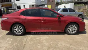 Toyota Camry SE FWD (2.5L 4cyl 8AM) 2018 Red