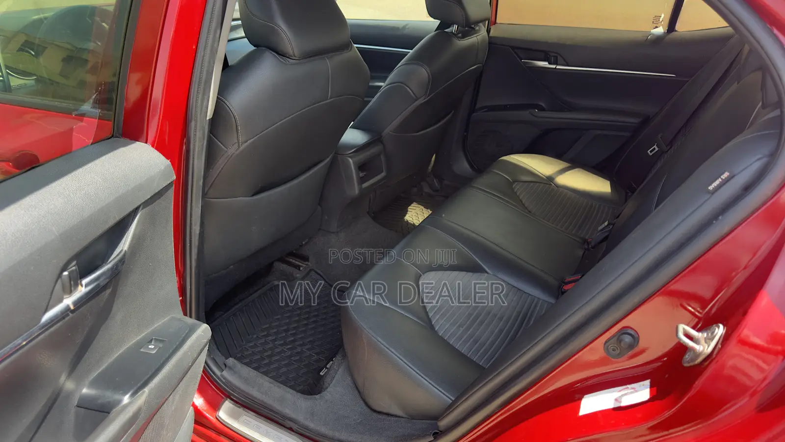 Toyota Camry SE FWD (2.5L 4cyl 8AM) 2018 Red