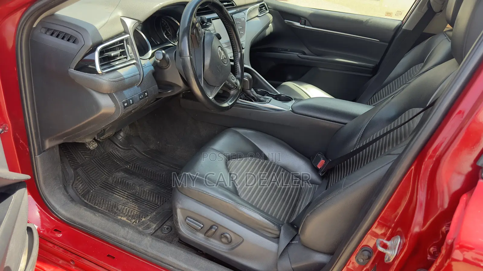 Toyota Camry SE FWD (2.5L 4cyl 8AM) 2018 Red