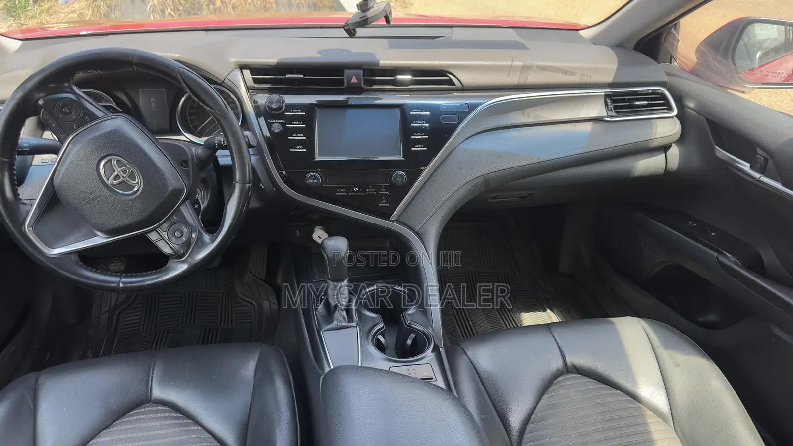 Toyota Camry SE FWD (2.5L 4cyl 8AM) 2018 Red