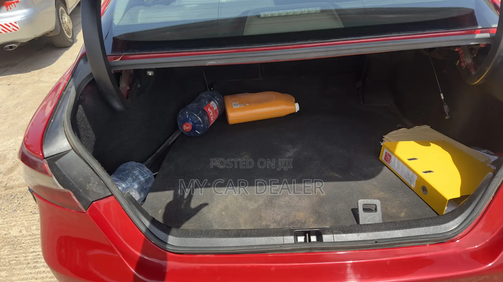 Toyota Camry SE FWD (2.5L 4cyl 8AM) 2018 Red