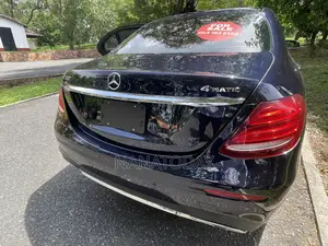 Mercedes-Benz E300 2019 Blue