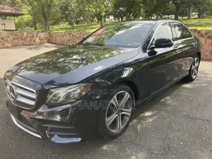 Mercedes-Benz E300 2019 Blue