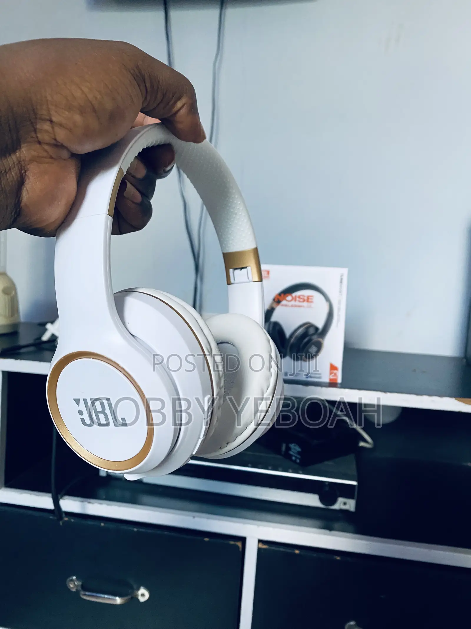 JBL Tune M8 Headphone With Deep and Strong Battery