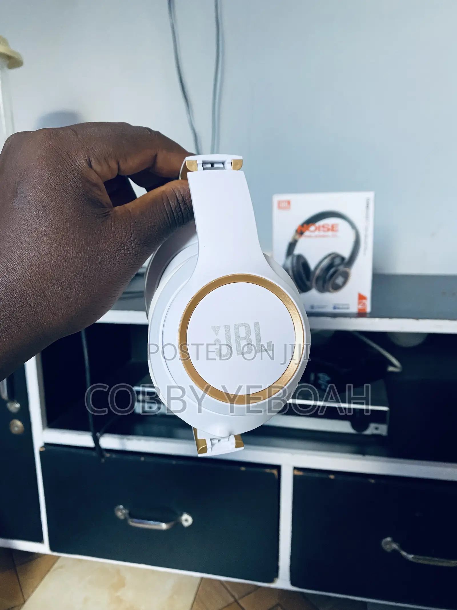 JBL Tune M8 Headphone With Deep and Strong Battery