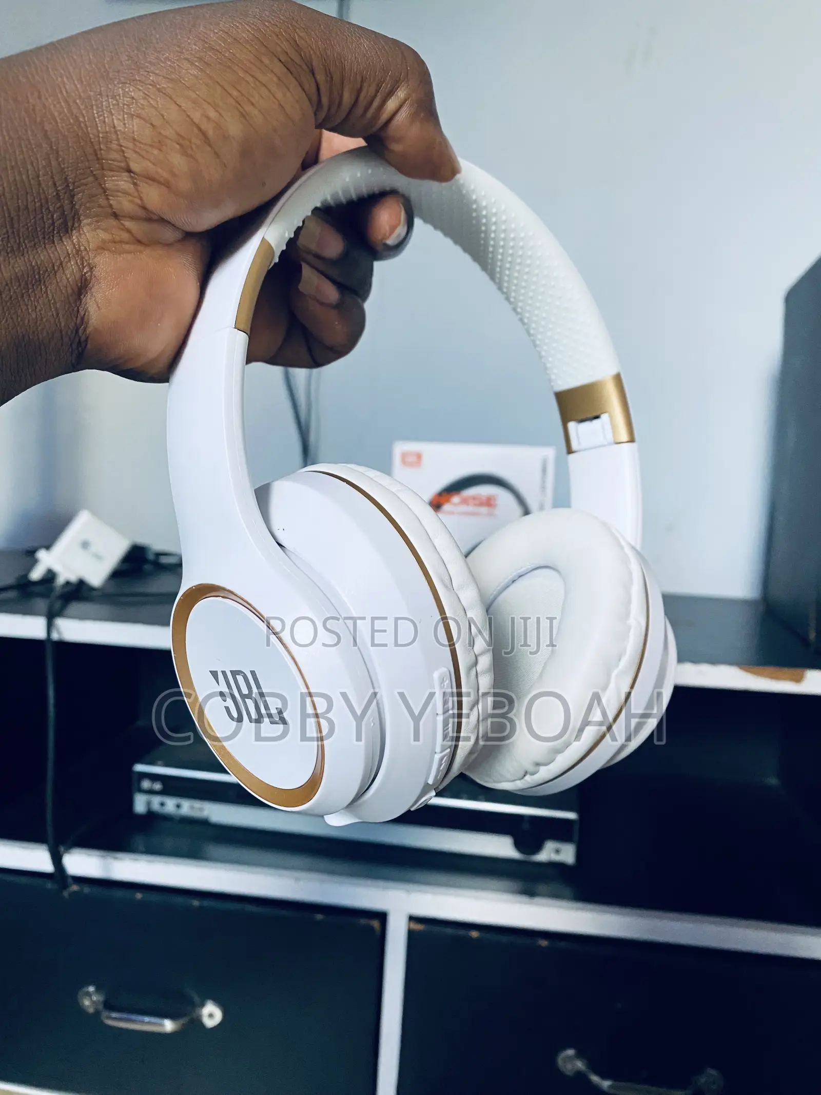 JBL Tune M8 Headphone With Deep and Strong Battery