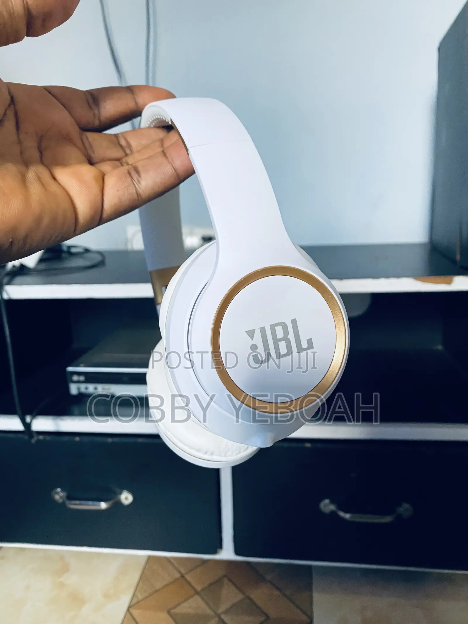 JBL Tune M8 Headphone With Deep and Strong Battery