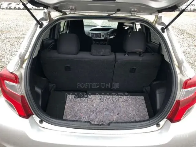 Toyota Vitz 1.3 FWD 5dr 2016 Silver