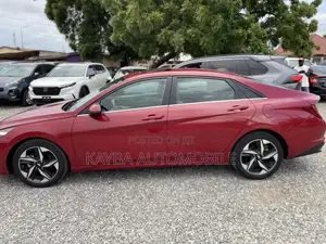 Hyundai Elantra 2022 Red