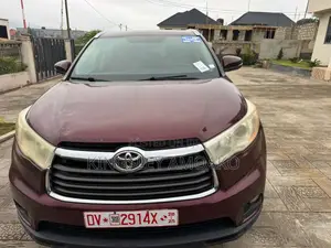 Toyota Highlander XLE 4dr SUV AWD (3.5L 6cyl 6A) 2014 Beige