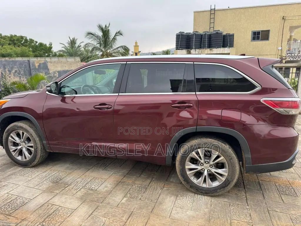 Toyota Highlander XLE 4dr SUV AWD (3.5L 6cyl 6A) 2014 Beige