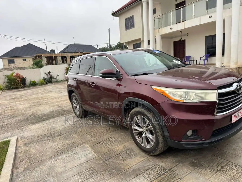 Toyota Highlander XLE 4dr SUV AWD (3.5L 6cyl 6A) 2014 Beige