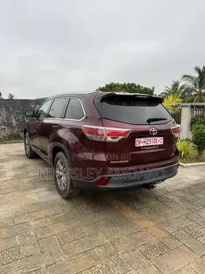 Toyota Highlander XLE 4dr SUV AWD (3.5L 6cyl 6A) 2014 Beige