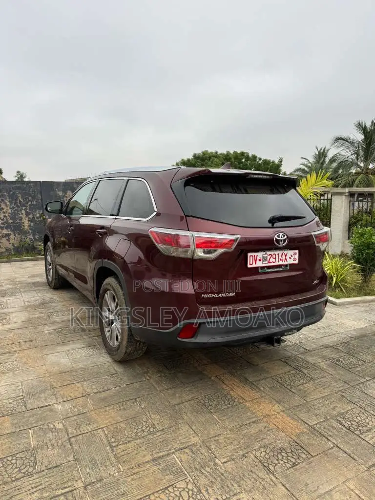 Toyota Highlander XLE 4dr SUV AWD (3.5L 6cyl 6A) 2014 Beige