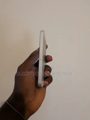 Apple iPhone SE 32 GB Gray