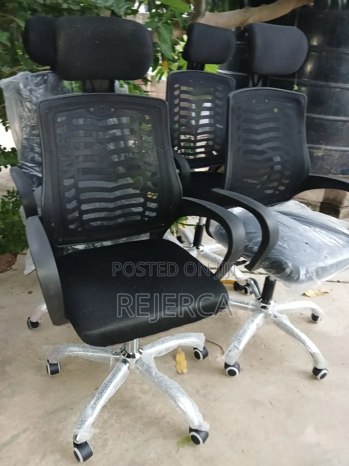 Swivel Chair Wwith Head Rest