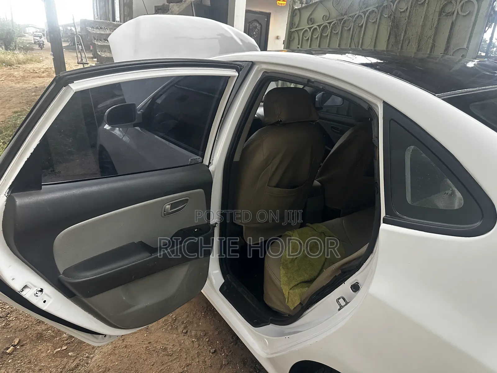 Hyundai Elantra 2010 White
