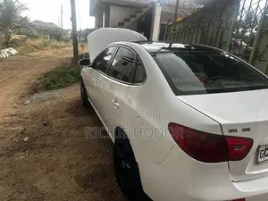 Hyundai Elantra 2010 White