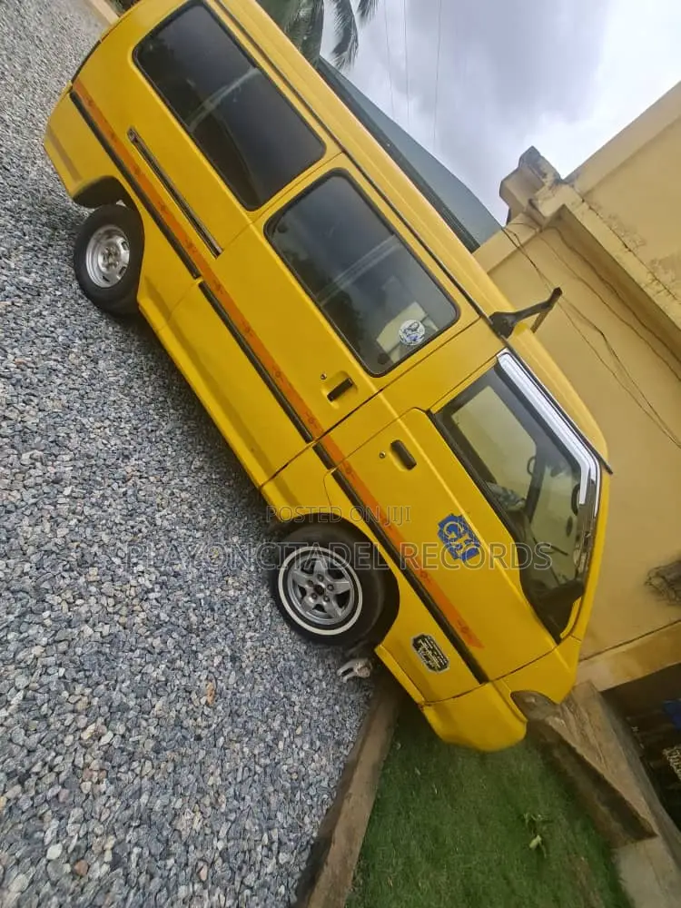 Hyundai H-100 1999 Yellow