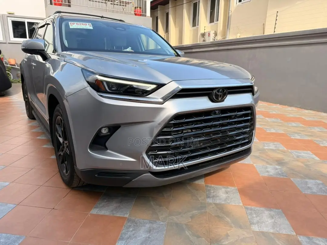 Toyota Highlander 2024 Silver