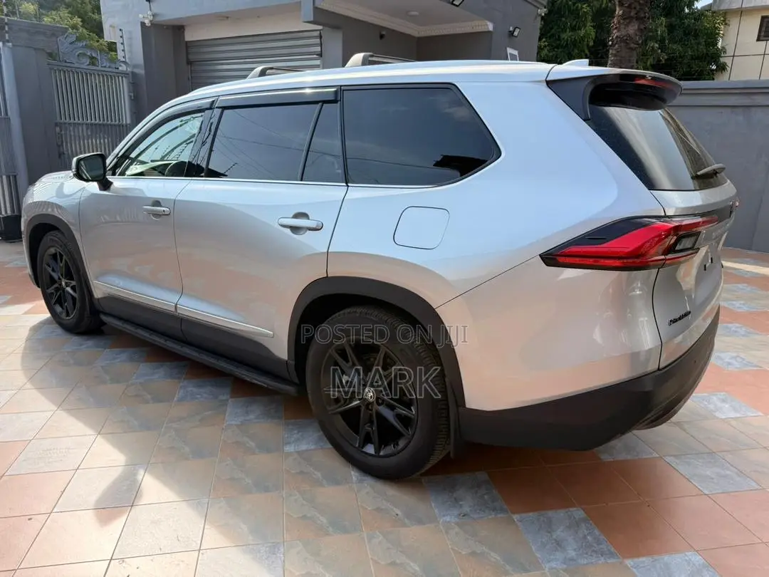 Toyota Highlander 2024 Silver