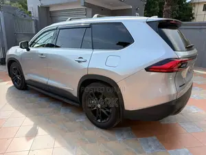 Toyota Highlander 2024 Silver