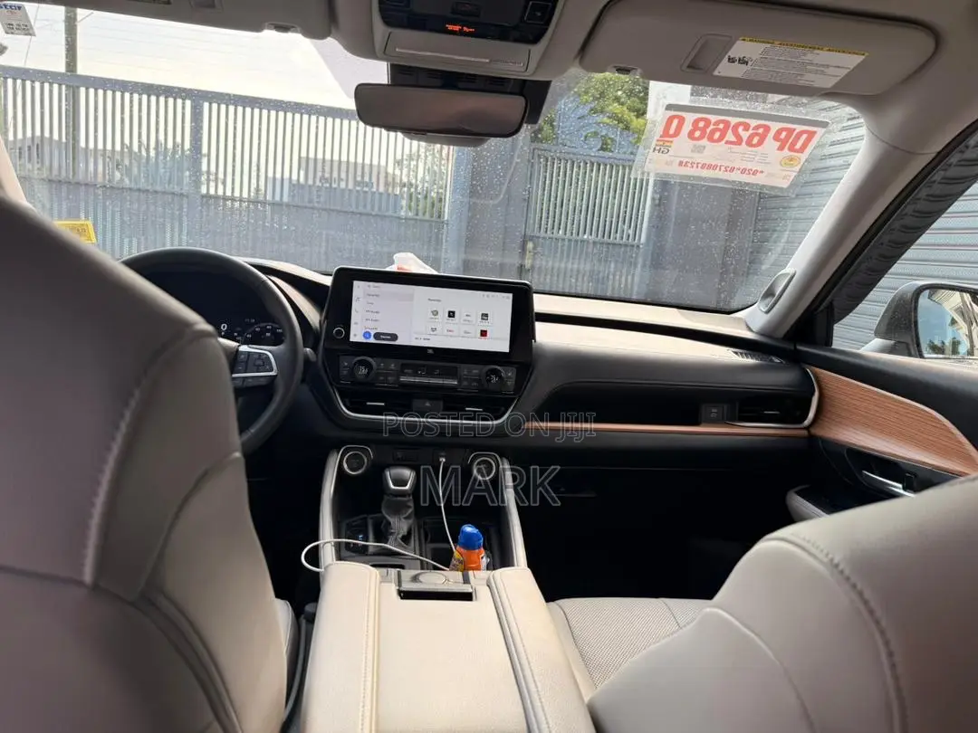 Toyota Highlander 2024 Silver