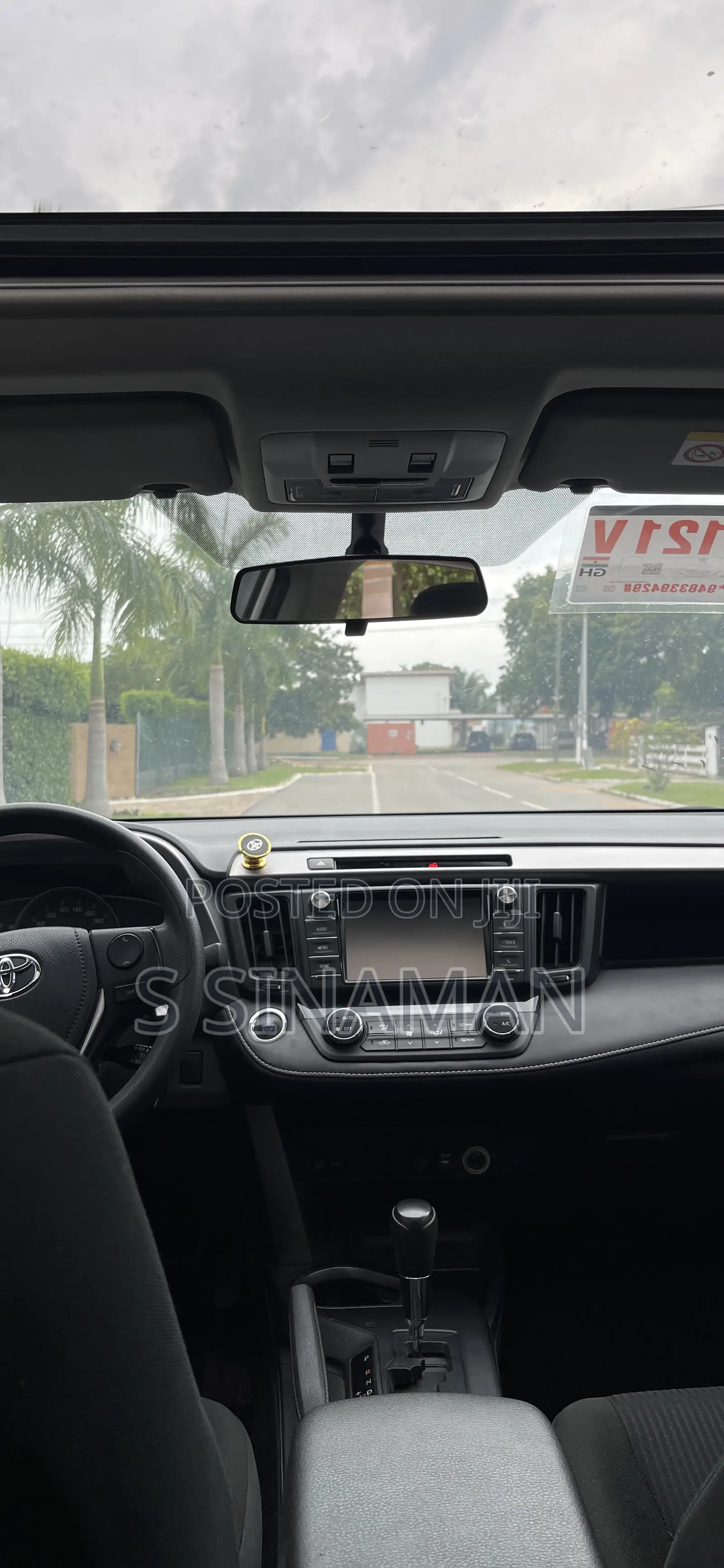 Toyota RAV4 LE AWD 2019 White
