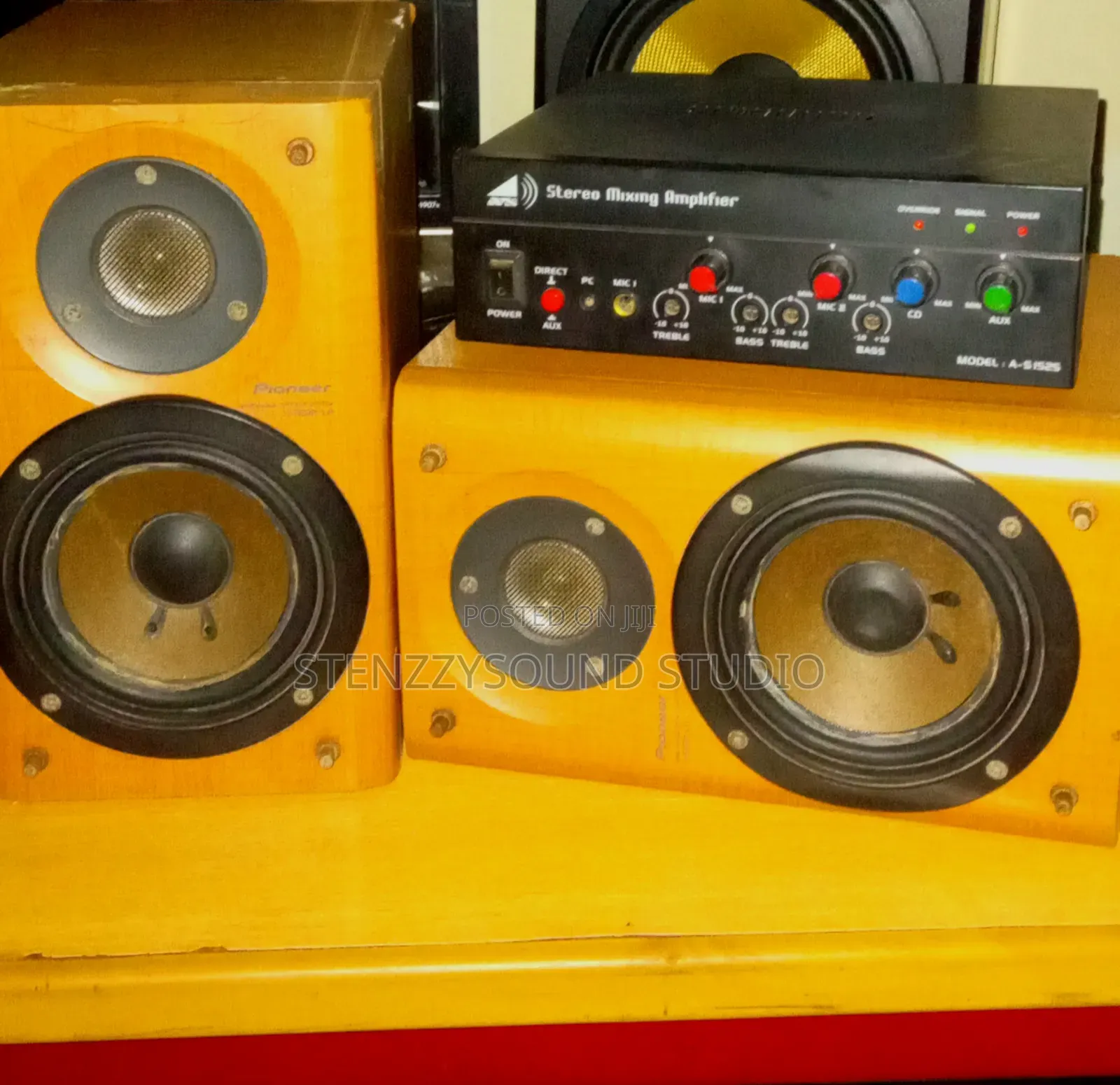 Studio Monitor Speaker With Preamp Machine