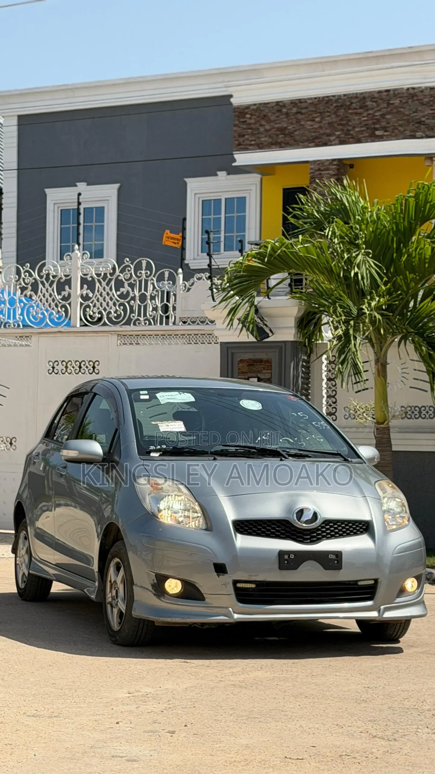 Toyota Vitz 1.0 FWD 3dr 2010 Gray