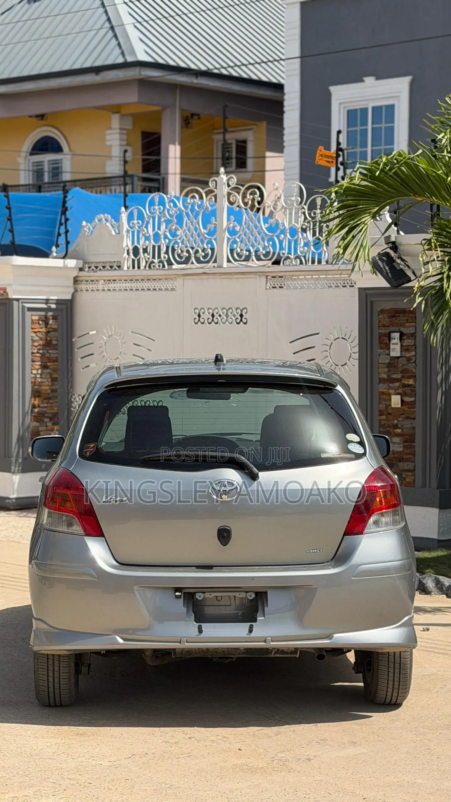 Toyota Vitz 1.0 FWD 3dr 2010 Gray