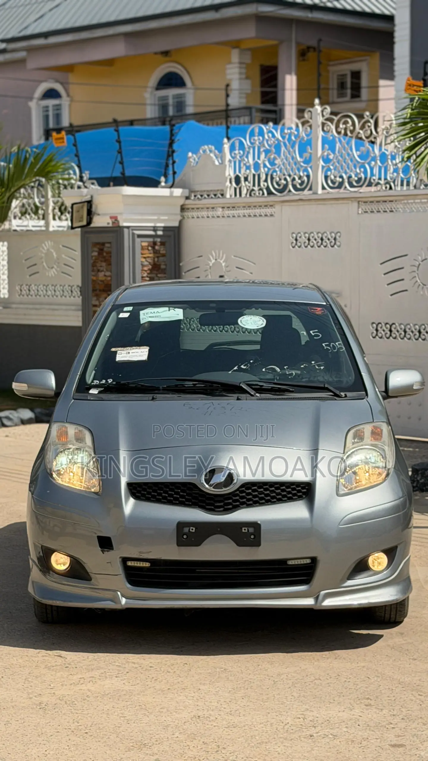 Toyota Vitz 1.0 FWD 3dr 2010 Gray