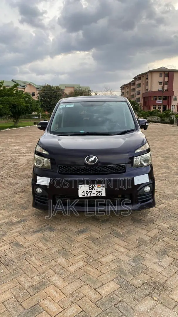 Toyota Voxy 2013 Purple