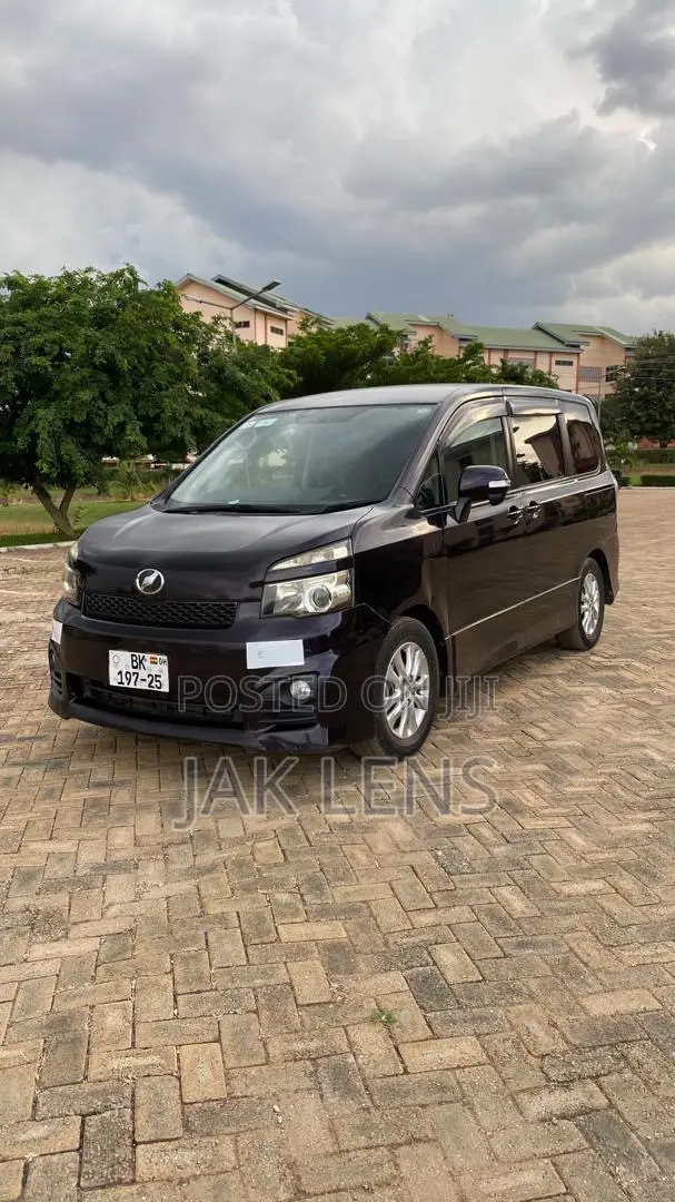 Toyota Voxy 2013 Purple