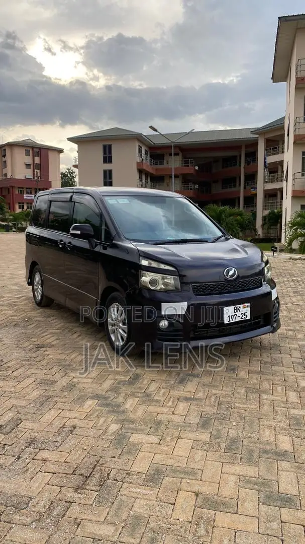 Toyota Voxy 2013 Purple