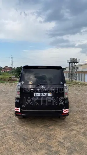 Toyota Voxy 2013 Purple