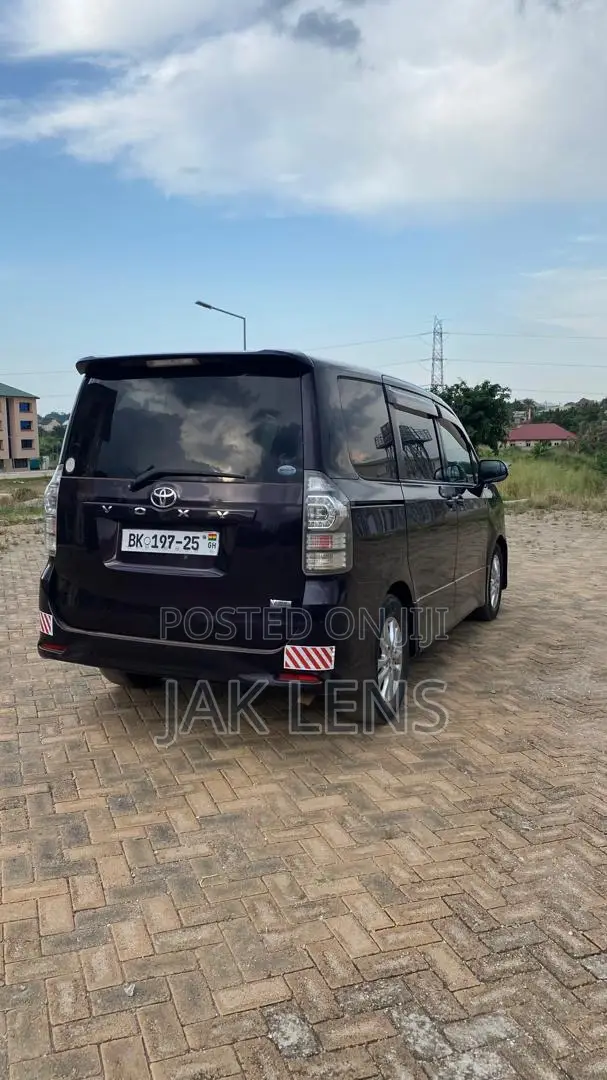 Toyota Voxy 2013 Purple