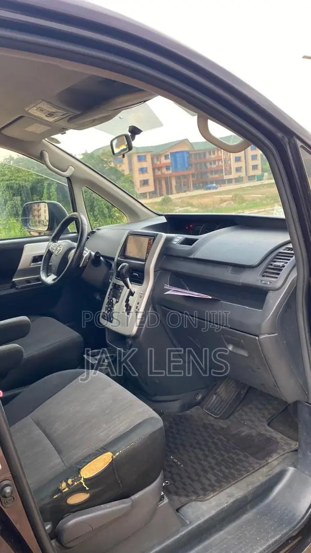 Toyota Voxy 2013 Purple