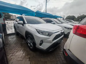 Toyota RAV4 2023 White