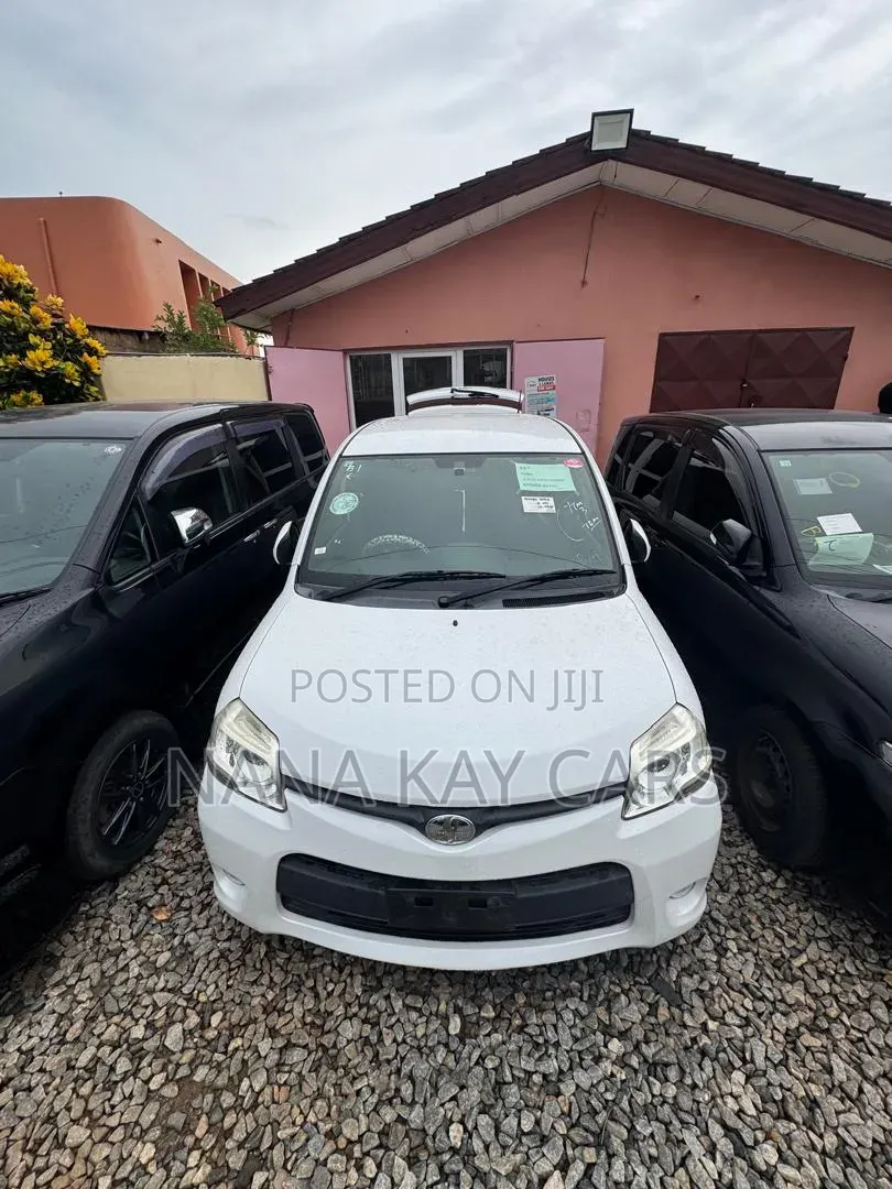 Toyota Sienta 1.5 AWD 2015 White