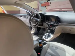 Hyundai Elantra ECO Sedan FWD (1.4L 4cyl 7A) 2017 White