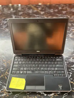 Laptop Dell Latitude E7240 8GB Intel Core i3 SSD 256GB