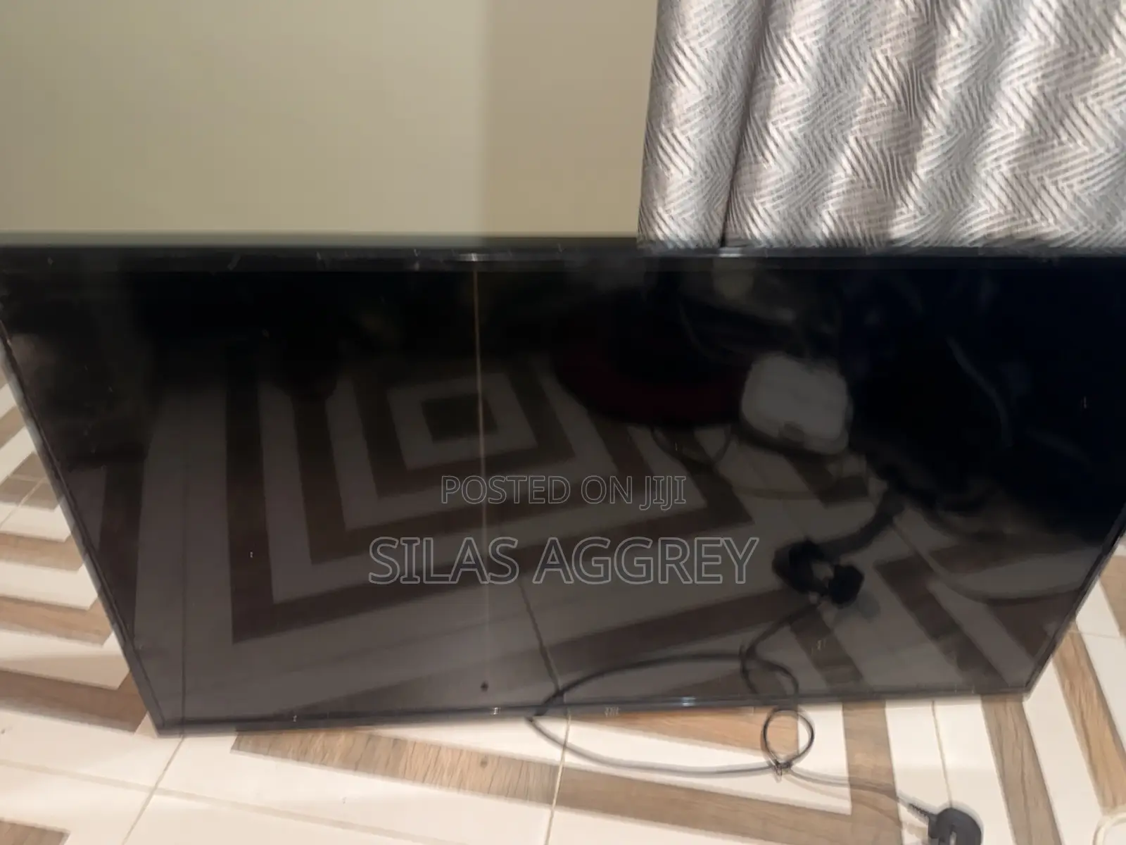 TCL 43 Inch Tv With Cracked Screen