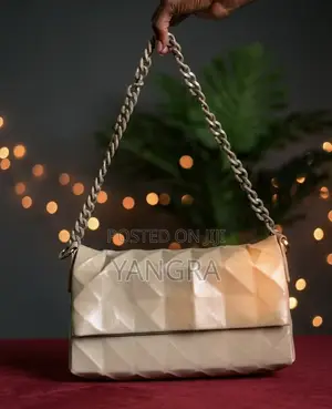 Modern 3d Geometric Flap Shoulder Bag – Matte Beige With Chunky Chain